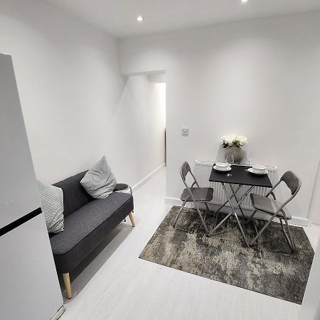 Comfy Diamond Ensuite Room Maidstone With Free Parking And Speedy Wifi Bagian luar foto