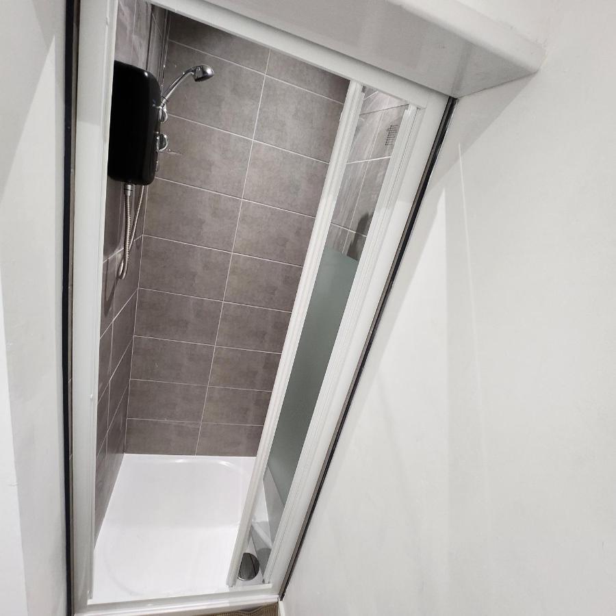Comfy Diamond Ensuite Room Maidstone With Free Parking And Speedy Wifi Bagian luar foto