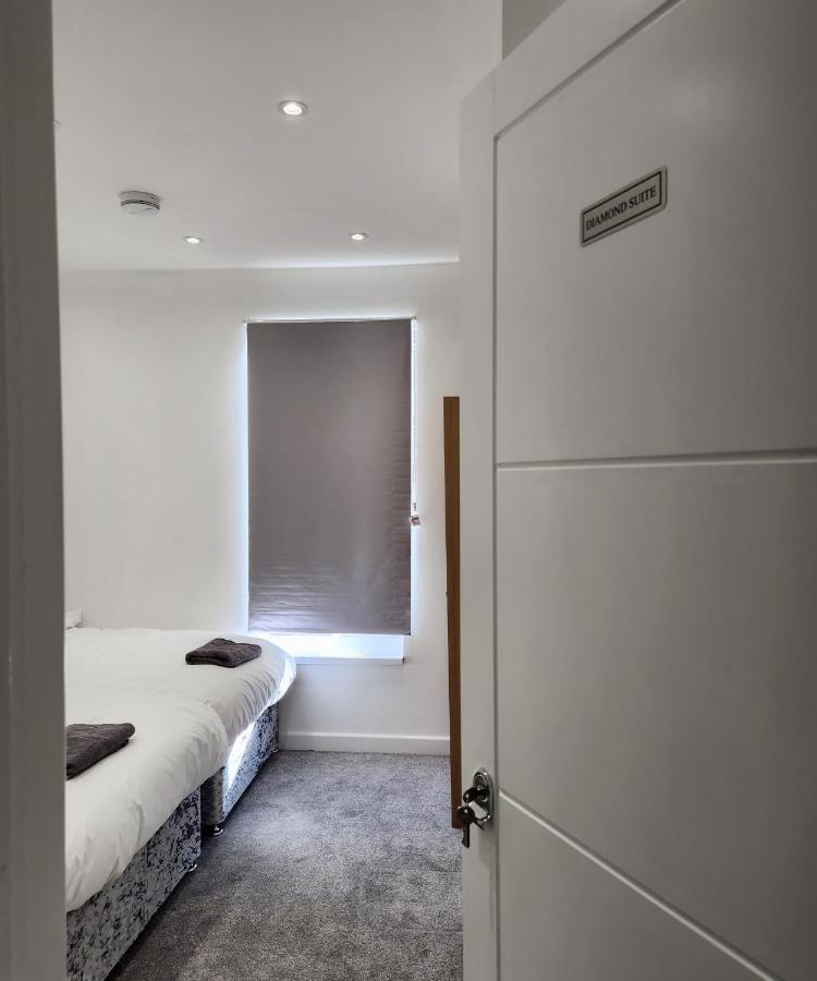 Comfy Diamond Ensuite Room Maidstone With Free Parking And Speedy Wifi Bagian luar foto