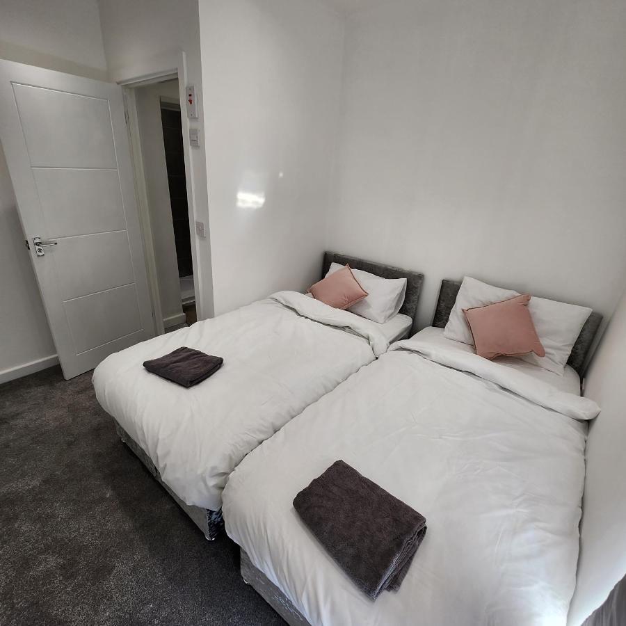 Comfy Diamond Ensuite Room Maidstone With Free Parking And Speedy Wifi Bagian luar foto